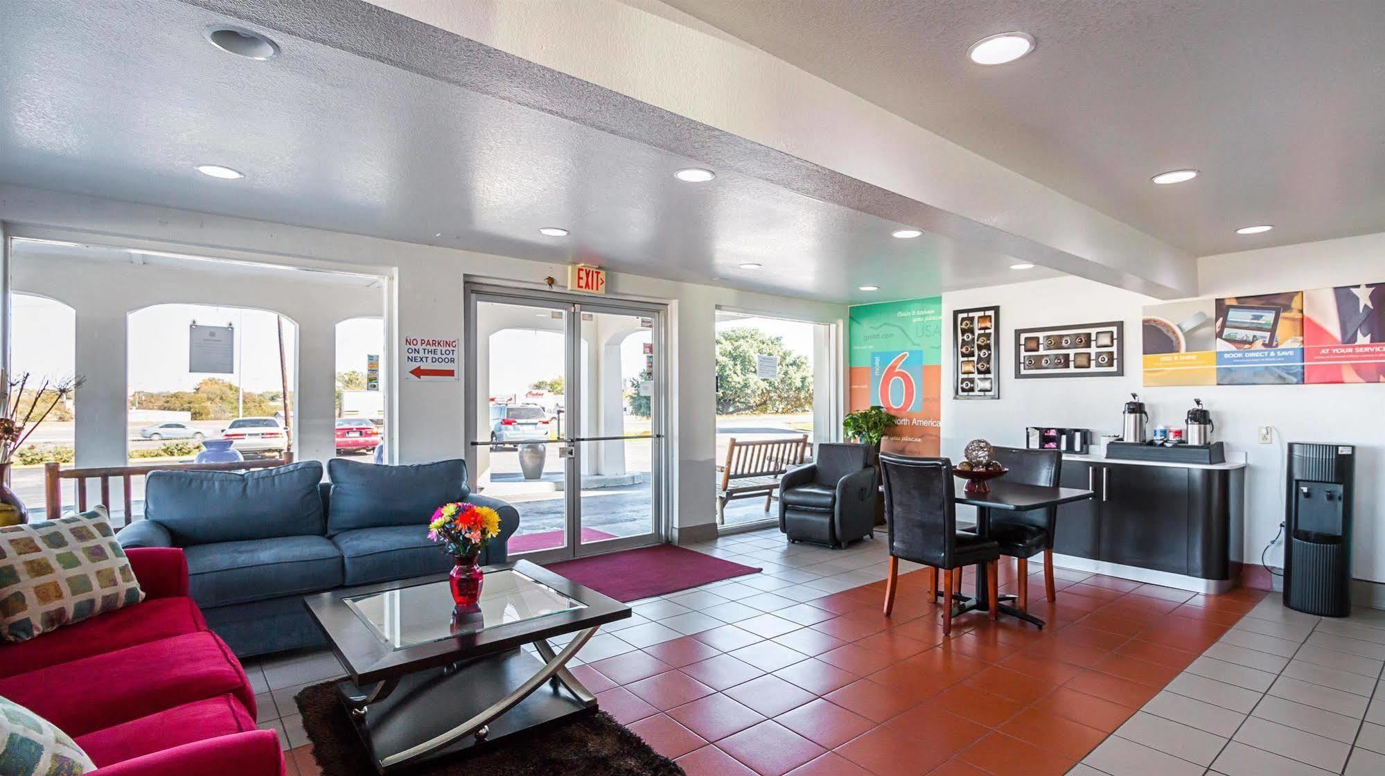 6-round Rock, Tx Hotel