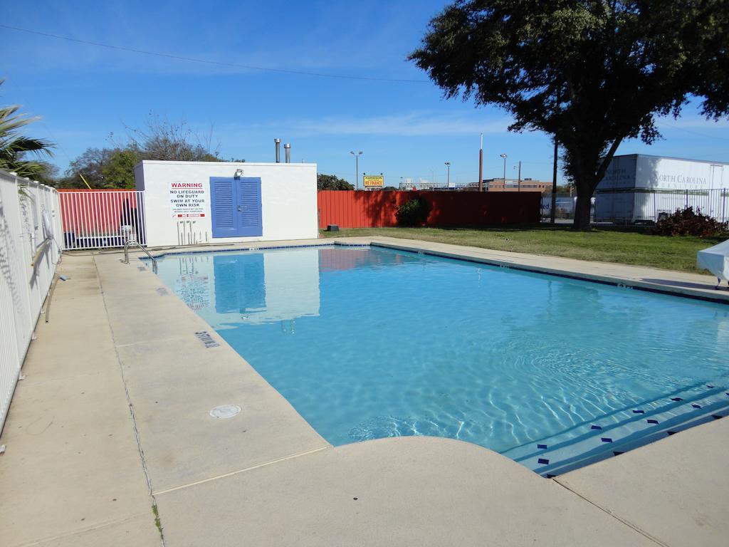6-round Rock, Tx
